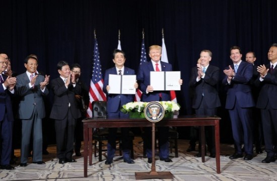 日米共同声明署名式（官邸HPより）
